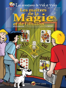 Groupe d'enfants devant une porte décorée de cartes à jouer : "Les Maîtres de la Magie et de l'Illusion", 24ème tome de la BD "Vick et Vicky".